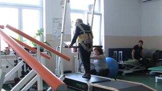 Pacienţii grav bolnavi, primii paşi spre o viaţă normală la Spitalul de Recuperare din Băile Felix (Video)