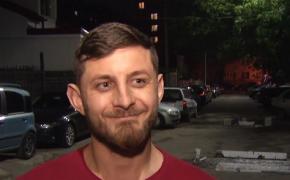 Enervat de gropi, un bucureştean a reparat singur drumul din faţa locuinţei