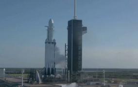 Cea mai puternică rachetă din lume, lansată cu succes pentru prima cursă comercială (Video)