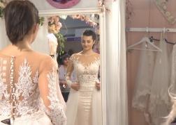 În căutarea rochiei perfecte de mireasă. Ce trebuie să știm înainte de a face alegerea (Video)