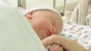 Primul copil conceput prin proiectul "O şansă pentru cuplurile infertile" a venit pe lume (Video)