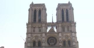 Povestea Catedralei Notre Dame, lăcașul de cult plin de mistre