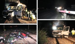 Petrecere în 'microbuzul morţii' de la Buzău: 'Ascultau muzică, fumau şi se uitau pe telefon'