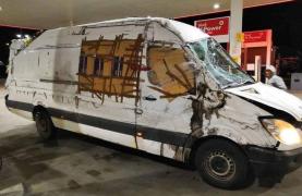 Șoferul din Buzău a mers 1000 de kilometri cu "duba-fantomă", avariată într-un accident