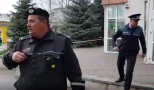 Primele imagini din locul în care trei liceeni din Vaslui au fost înjunghiaţi pe stradă. Autorul a fost prins (video)