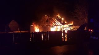 O tânără mămică şi fetiţa ei de 9 ani au murit arse de vii la Mănăstirea Caşin, în Bacău (Video)