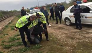 Şofer urmărit cu focuri de armă, în Găeşti. A fost prins de poliţişti după o cursă nebună de 35 de kilometri (Video)