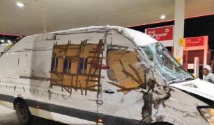 Un buzoian a mers 1.000 de kilometri cu un microbuz complet distrus