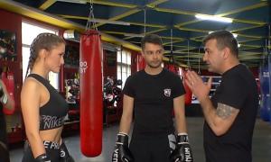 Prima lecție de box pentru Iuliana Pepene!