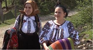 Covoare spălate la vâltoare, ca pe vremea bunicilor