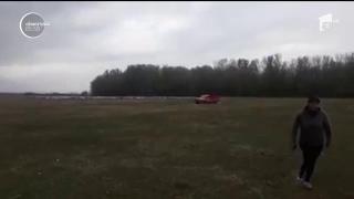 Momentul în care un tânăr este călcat intenţionat cu maşina, în Bacău