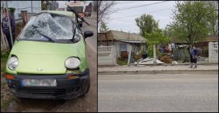 Un preot beat a făcut praf cu Matizul un gard de beton, chiar în faţa Poliției Negru Vodă (Video)