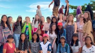 Elevele blocate timp de trei zile în mijlocul atentatelor din Sri Lanka s-au întors acasă (Video)