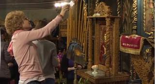 Credincioşii au luat cu asalt bisericile în Joia Mare