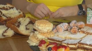 Prăjituri de casă preparate la cofetărie, pentru masa de Paște