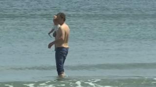 Paște celebrat la 22 de grade, la malul mării