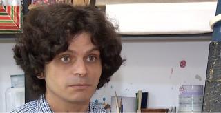 Crescut în centrele de plasament, are grijă de tinerii supradotaţi