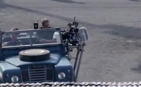 Daniel Craig, cu un vehicul de teren, la filmările pentru noul film James Bond