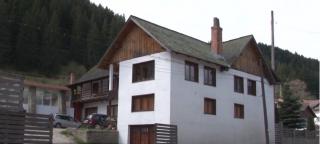 Plângere penală împotriva proprietarului de pensiune care a bătut turiştii