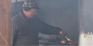 Temerarii au înfruntat vremea urâtă pentru a aprinde grătarele la munte