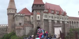 Castelul Corvinilor din Hunedoara, destinaţie favorită a turiştilor