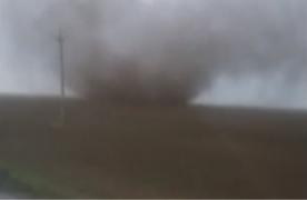 Imagini din autocarul răsturnat de tornada de la Călăraşi