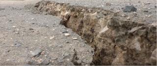 Panică la Cumpăna. Drumul s-a rupt la doi paşi de Canalul Dunăre - Marea Neagră