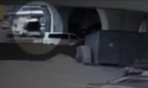 Noi imagini cu autobuzul care s-a izbit de un bloc, în București