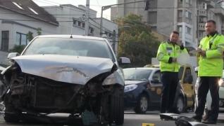 Femeie din Cluj-Napoca, lovită de o mașină a poliției, pe trotuar