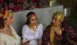 Vrăjitoarele s-au mutat în mediul online. Vanessa și Cassandra, descântece prin video