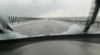 Judeţul Constanţa, lovit puternic de o ploaie cu grindină. Autostrada, acoperită cu gheaţă (Video)