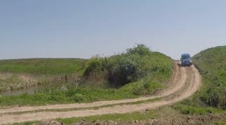 În anul 2019, şoferii români încă mai circulă pe drumuri de pământ