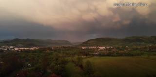 Filmare spectaculoasă cu norii Mammutus care au acoperit oraşul Brad