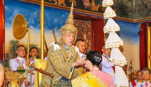Noul rege al Thailandei a fost încoronat. Și-a pus pe cap coroana de 7,3 kilograme de aur