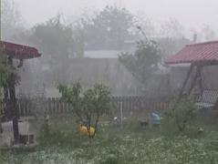 Elevii din zonele afectate de fenomene meteo extreme ar putea rămâne acasă