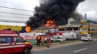 Incendiu în Afumaţi. Angajaţii unui depozit fumau lângă substanţele inflamabile