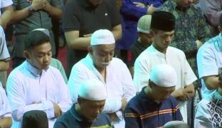 Începe Ramadanul, luna sacră a sacrificiului şi pocăinţei pentru credincioşii musulmani (Video)