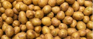 Românii, păcăliţi de marile magazine când cumpără legume şi fructe