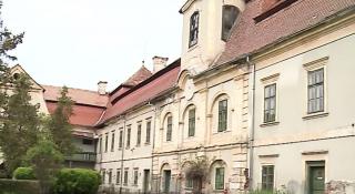 Un castel din judeţul Mureş a reintrat în circuitul turistic, după 12 ani de renovări (Video)