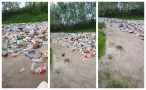 O viitură uriaşă de gunoi a lovit Miceştiul, în Argeş. Locuitorii sunt uluiţi şi revoltaţi (Video)