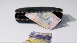 Reţea periculoasă specializată în fraude bancare, destructurată de anchetatori