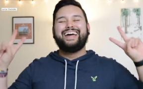 Muzica românească, sub lupa americanilor. Un vlogger reacţionează la piesele din România (Video)