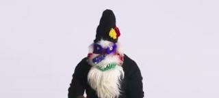 Actorii serialului "Lucifer" promovează măştile tradiţionale din România