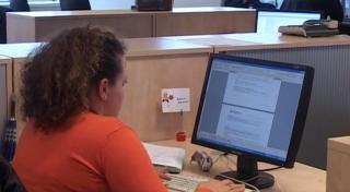 Mulţi români sunt dispuşi să îşi divulge datele personale contra unor sume de bani