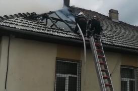 Incendiu de proporţii la o şcoală din Văleni, Maramureş (Video)