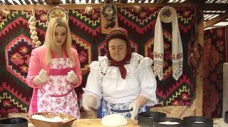 Balmoşul, sarmalele şi pomana porcului au succes şi în rândul străinilor (Video)