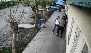 Tânăr făcut KO de un scandalagiu, în faţa unui bar din Vaslui