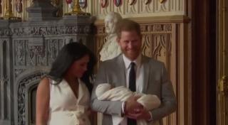 Ducii de Sussex încalcă încă tradițiile regale. Nu vor publica certificatul de naștere al micuțului Archie