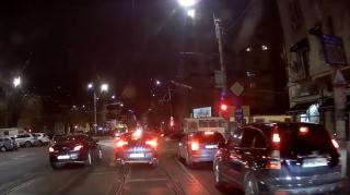 Camerele de bord pot complica viaţa şoferilor. Cei care le folosesc pot fi traşi la răspundere (Video)