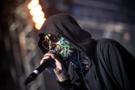 Carla's Dreams, despre viața dincolo de mască